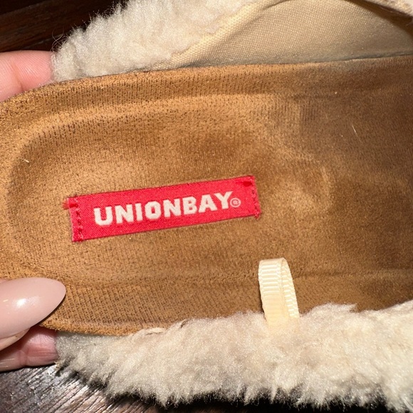 Euc Union-bay cream fleece slipper shoes Sz 9 - Picture 5 of 6
